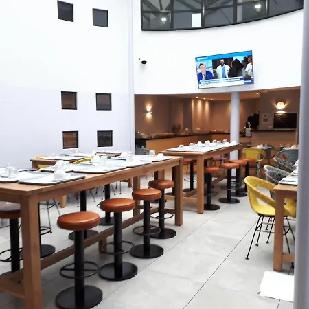 Victoria Garden Centre Aparthotel 3*