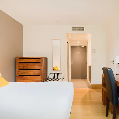 Victoria Garden Centre Aparthotel 3*