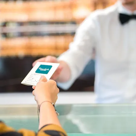 Victoria Garden Centre Aparthotel 3*