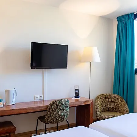 Victoria Garden Centre Apartahotel Burdeos