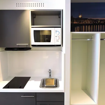 Victoria Garden Centre Aparthotel 3*