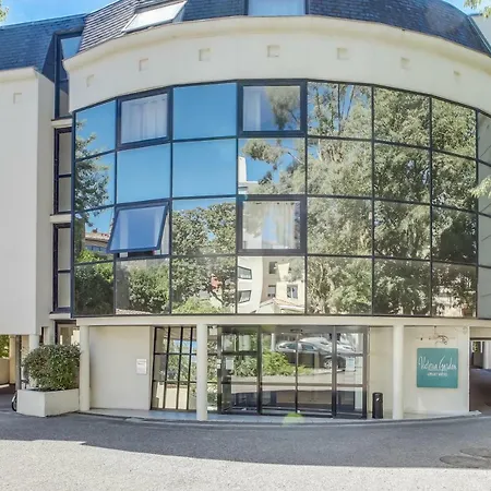 Victoria Garden Centre Apartahotel 3*