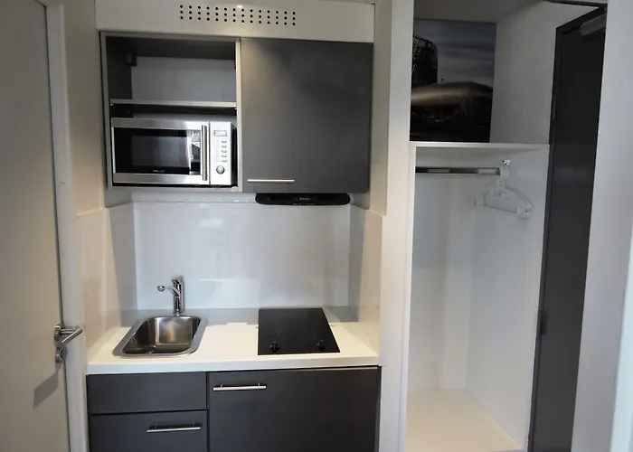 Victoria Garden Centre 3*